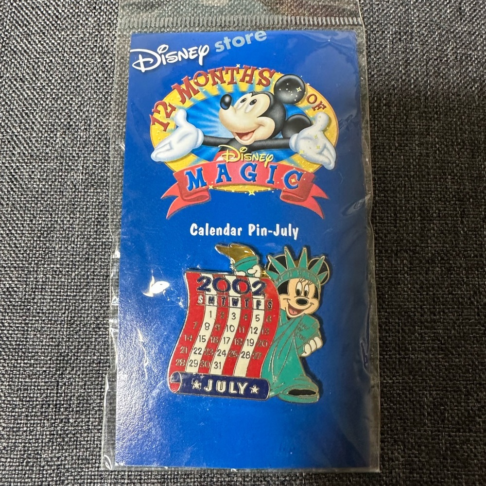 Disney pin July Minnie Mouse Pin
